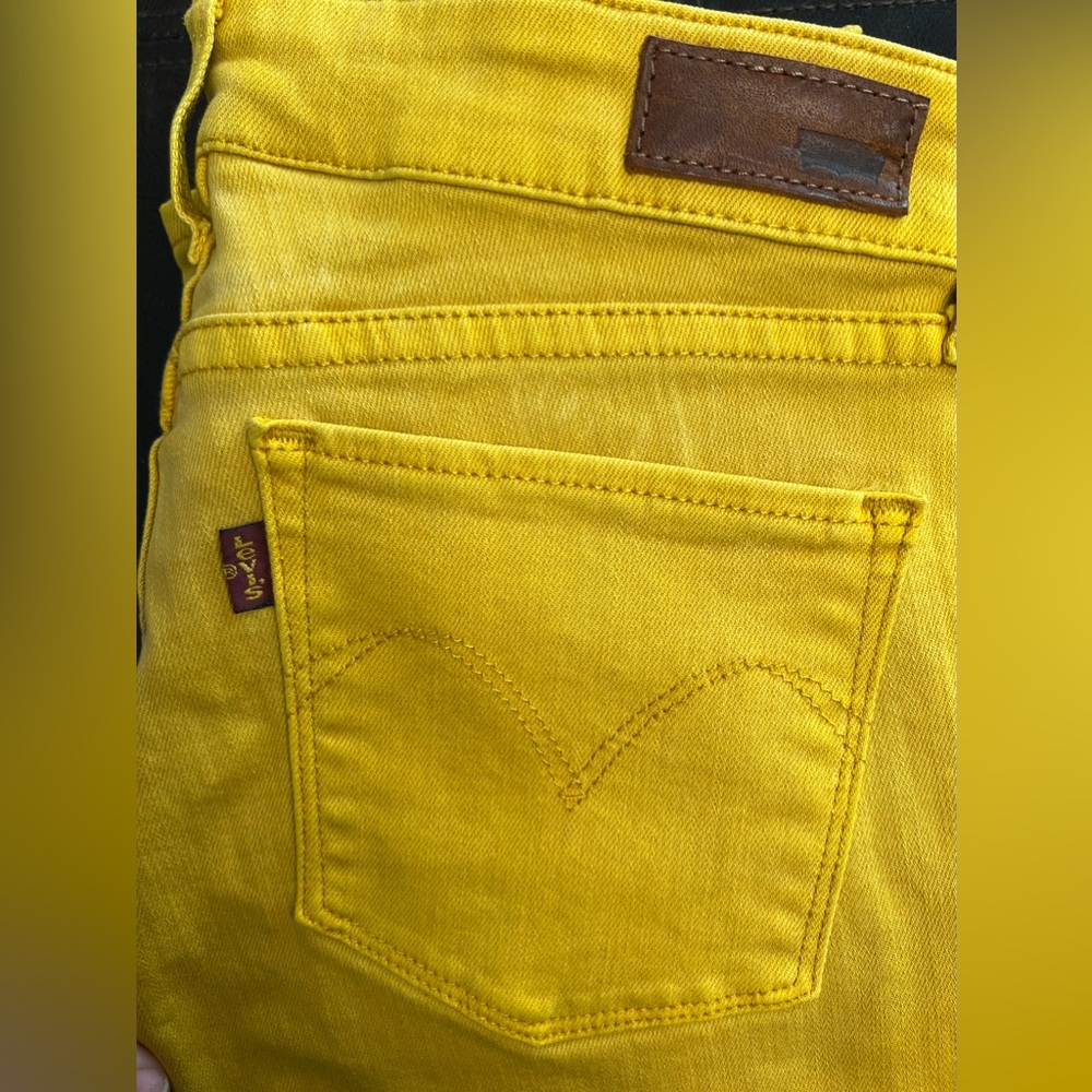 Mustard Yellow Skinny Levi’s, size 25